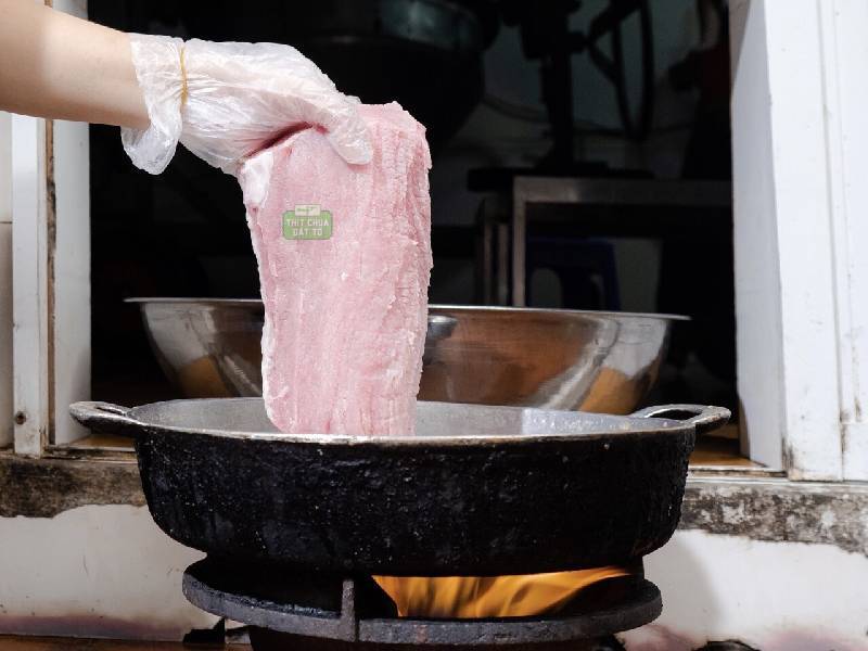 Vì sao nên lựa chọn Thịt chua Đất Tổ để sử dụng- Nguyên liệu thịt lợn đạt tiêu chuẩn VietGap